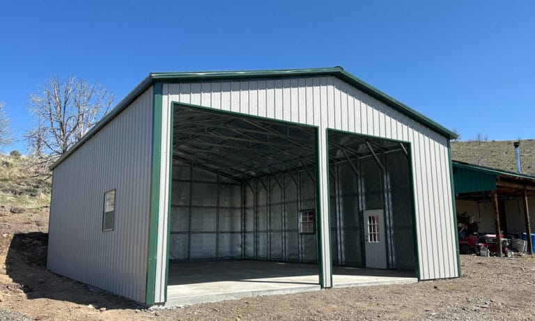 Metal building structure with open entrance